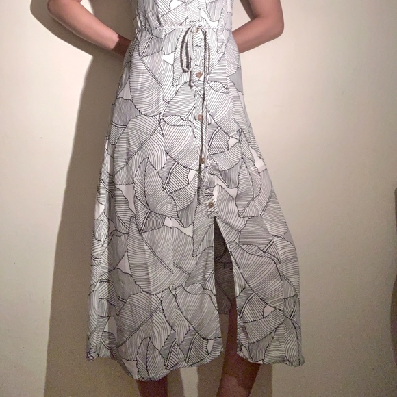 NWT Sienna Sky Summer Dress in Black and White Leaf Pattern Size XS - Picture 3 of 7